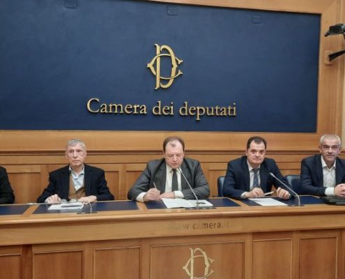 foto dei relatori alla conferenza stampa